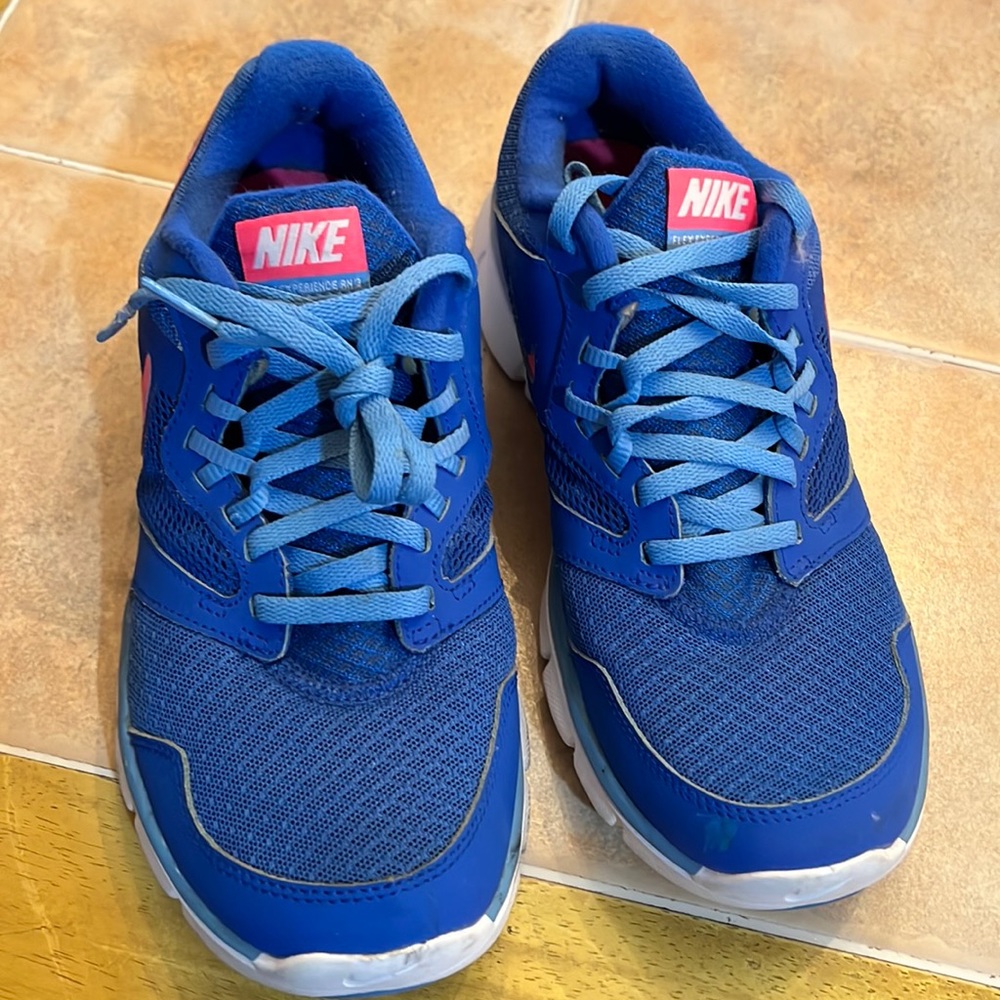 Womens Nike sneakers size 7